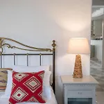 Сasa de vacaciones Cavos Paros Two-bedroom With Private Pool & Jacuzzi Alikí