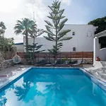 Сasa de vacaciones Cavos Paros Two-bedroom With Private Pool & Jacuzzi