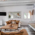 Сasa de vacaciones Cavos Paros Two-bedroom With Private Pool & Jacuzzi Alikí