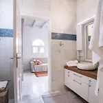 Сasa de vacaciones Cavos Paros Two-bedroom With Private Pool & Jacuzzi