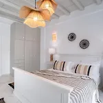 Cavos Paros Two-bedroom With Private Pool & Jacuzzi *