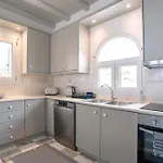 Сasa de vacaciones Cavos Paros Two-bedroom With Private Pool & Jacuzzi