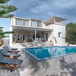 Cavos Paros Two-bedroom With Private Pool & Jacuzzi