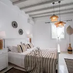 Сasa de vacaciones Cavos Paros Two-bedroom With Private Pool & Jacuzzi