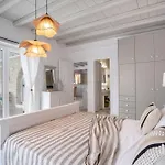 Cavos Paros Two-bedroom With Private Pool & Jacuzzi Alikí