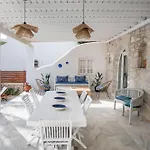 Сasa de vacaciones Cavos Paros Two-bedroom With Private Pool & Jacuzzi