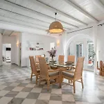Cavos Paros Two-bedroom With Private Pool & Jacuzzi Alikí