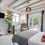 Сasa de vacaciones Cavos Paros Two-bedroom With Private Pool & Jacuzzi *