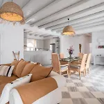 Cavos Paros Two-bedroom With Private Pool & Jacuzzi Сasa de vacaciones Alikí