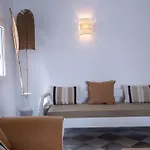 Cavos Paros Two-bedroom With Private Pool & Jacuzzi Сasa de vacaciones Alikí