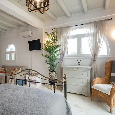 Cavos Paros Two-bedroom With Private Pool & Jacuzzi Σπίτι διακοπών