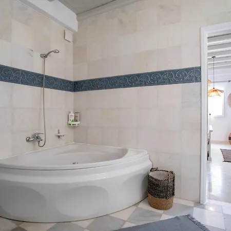Cavos Paros Two-bedroom With Private Pool & Jacuzzi Σπίτι διακοπών Αλυκή