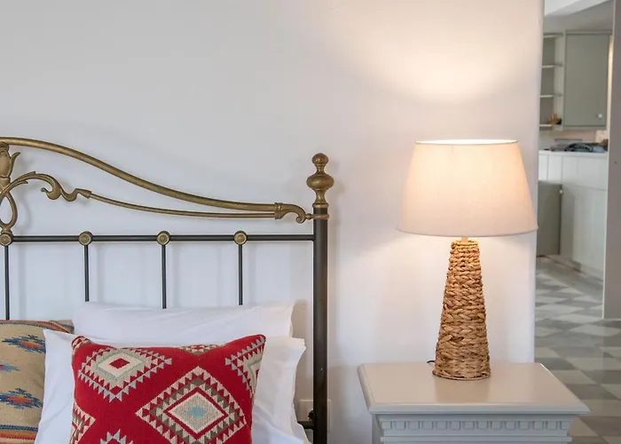 Nyaraló Cavos Paros Two-bedroom With Private Pool & Jacuzzi Alikí