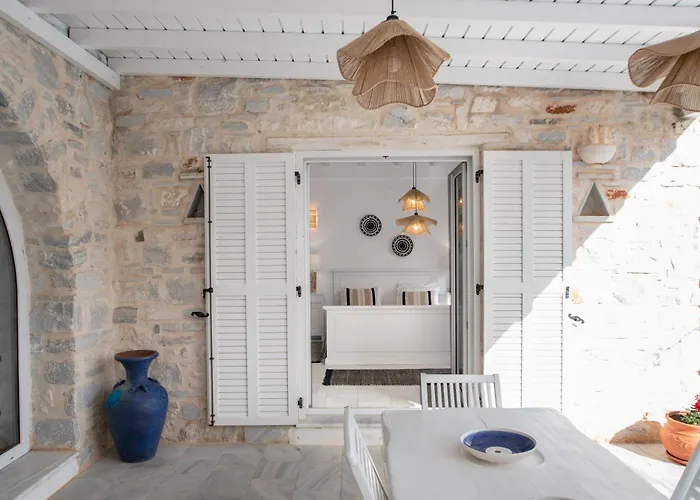 Cavos Paros Two-bedroom With Private Pool & Jacuzzi Nyaraló Alikí