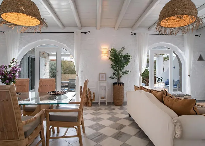 Cavos Paros Two-bedroom With Private Pool & Jacuzzi Nyaraló Alikí