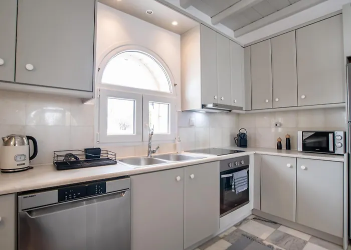 Cavos Paros Two-bedroom With Private Pool & Jacuzzi Nyaraló Alikí