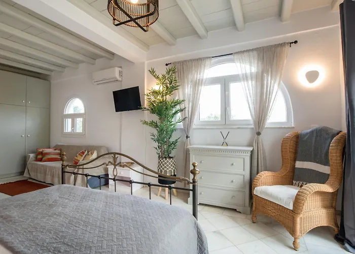 Cavos Paros Two-bedroom With Private Pool & Jacuzzi Nyaraló