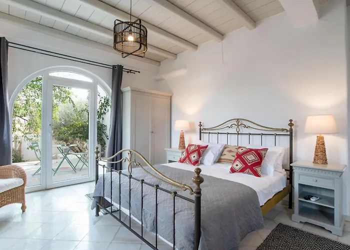 Cavos Paros Two-bedroom With Private Pool & Jacuzzi Nyaraló Alikí