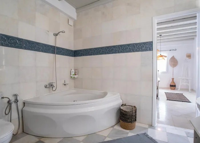 Cavos Paros Two-bedroom With Private Pool & Jacuzzi Nyaraló Alikí