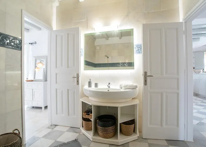 Nyaraló Cavos Paros Two-bedroom With Private Pool & Jacuzzi Alikí