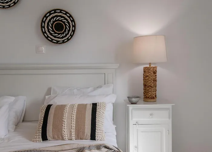 Cavos Paros Two-bedroom With Private Pool & Jacuzzi Nyaraló Alikí