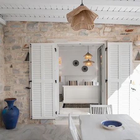 Cavos Paros Two-bedroom With Private Pool & Jacuzzi בית נופש Alikí