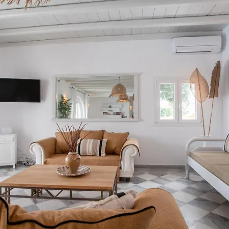 בית נופש Cavos Paros Two-bedroom With Private Pool & Jacuzzi Alikí