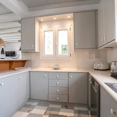 Cavos Paros Two-bedroom With Private Pool & Jacuzzi בית נופש