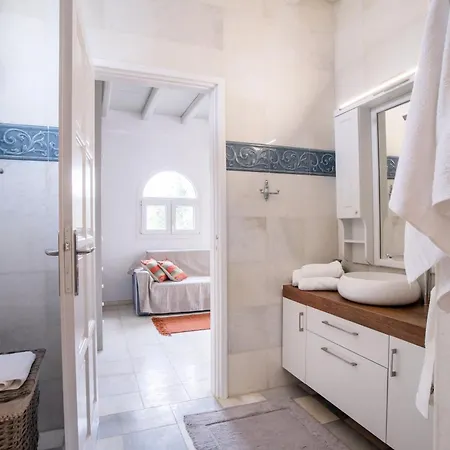 בית נופש Cavos Paros Two-bedroom With Private Pool & Jacuzzi