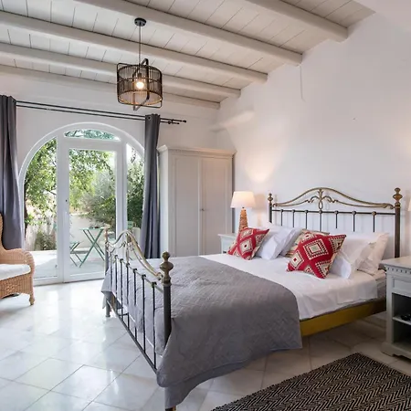 Cavos Paros Two-bedroom With Private Pool & Jacuzzi * Alikí