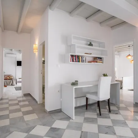 בית נופש Cavos Paros Two-bedroom With Private Pool & Jacuzzi *