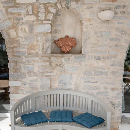 בית נופש Cavos Paros Two-bedroom With Private Pool & Jacuzzi Alikí