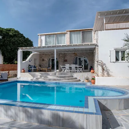 בית נופש Cavos Paros Two-bedroom With Private Pool & Jacuzzi Alikí