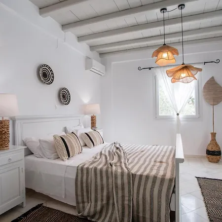 בית נופש Cavos Paros Two-bedroom With Private Pool & Jacuzzi