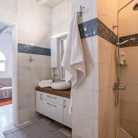 Cavos Paros Two-bedroom With Private Pool & Jacuzzi בית נופש Alikí