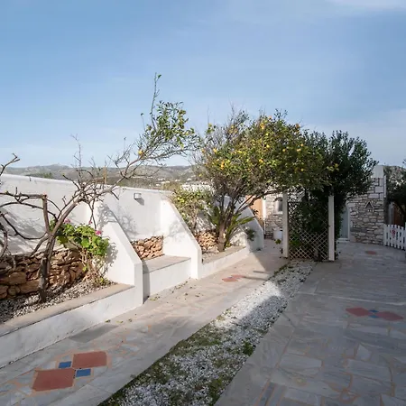 בית נופש Cavos Paros Two-bedroom With Private Pool & Jacuzzi Alikí
