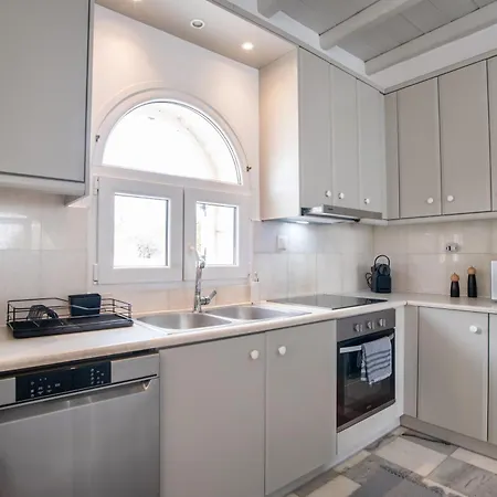 Cavos Paros Two-bedroom With Private Pool & Jacuzzi בית נופש Alikí