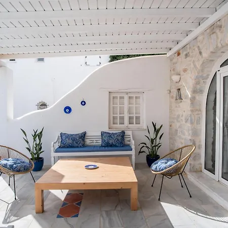 בית נופש Cavos Paros Two-bedroom With Private Pool & Jacuzzi Alikí