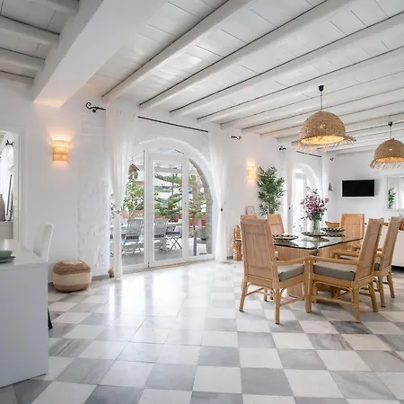 בית נופש Cavos Paros Two-bedroom With Private Pool & Jacuzzi