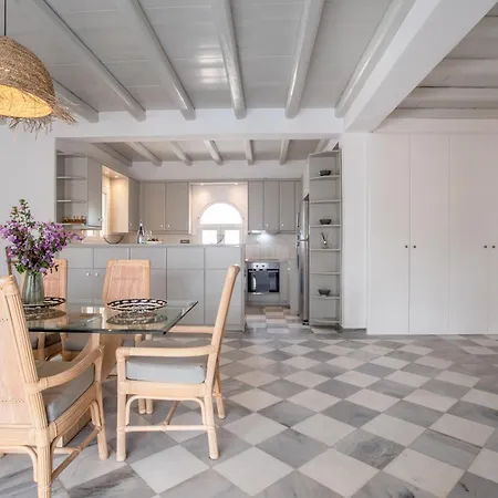 בית נופש Cavos Paros Two-bedroom With Private Pool & Jacuzzi