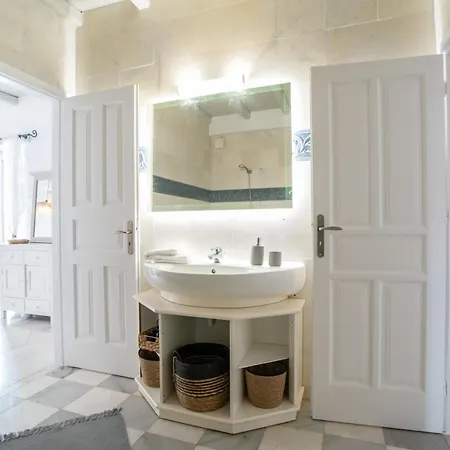 Cavos Paros Two-bedroom With Private Pool & Jacuzzi בית נופש