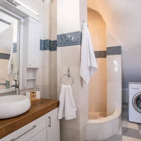 בית נופש Cavos Paros Two-bedroom With Private Pool & Jacuzzi