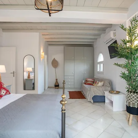 בית נופש Cavos Paros Two-bedroom With Private Pool & Jacuzzi