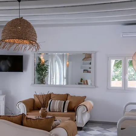 בית נופש Cavos Paros Two-bedroom With Private Pool & Jacuzzi *