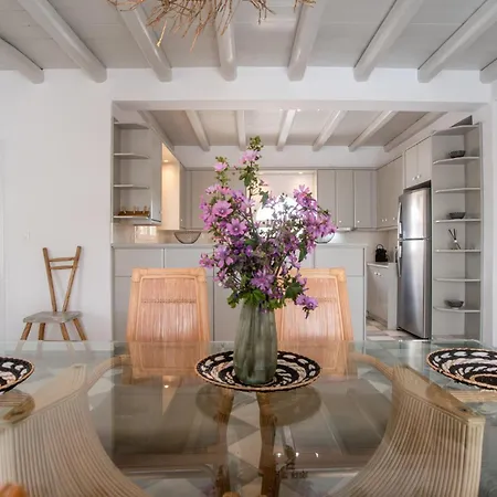 בית נופש Cavos Paros Two-bedroom With Private Pool & Jacuzzi *