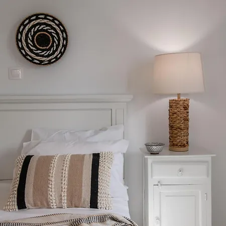 Cavos Paros Two-bedroom With Private Pool & Jacuzzi בית נופש Alikí