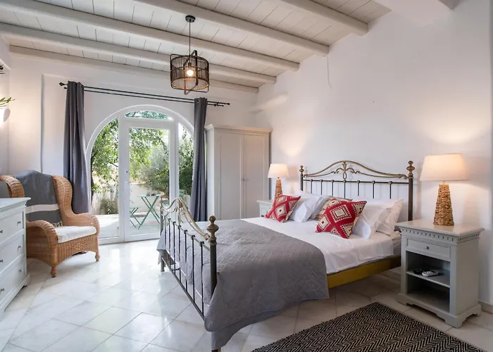 Cavos Paros Two-bedroom With Private Pool & Jacuzzi * Alikí