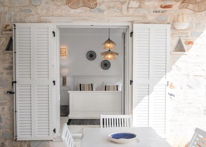 Cavos Paros Two-bedroom With Private Pool & Jacuzzi Feriehus