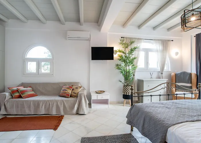 Cavos Paros Two-bedroom With Private Pool & Jacuzzi Feriehus *