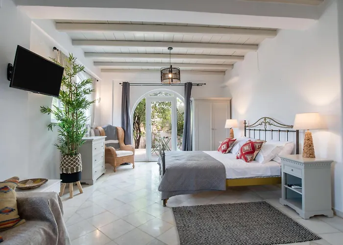 Cavos Paros Two-bedroom With Private Pool & Jacuzzi Feriehus *